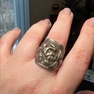 Antique Ching Period Chinese Export Sterling Silver Repousse Adjustable Ring